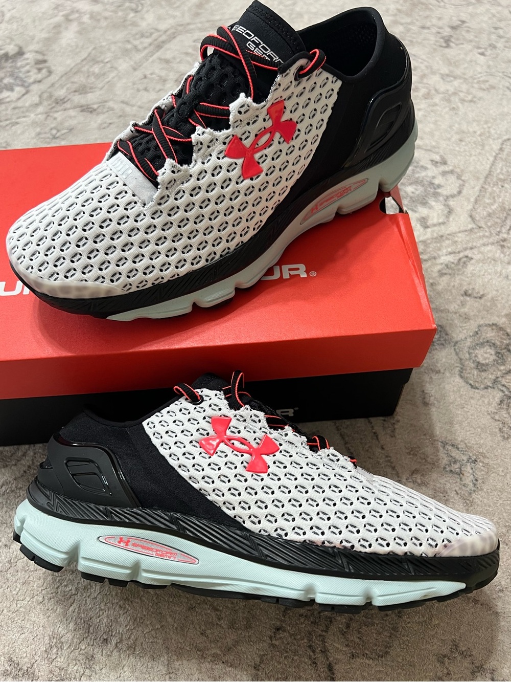 Under Armour Speedform Gemini running shoes Men’s 9/Women’s 10.5
